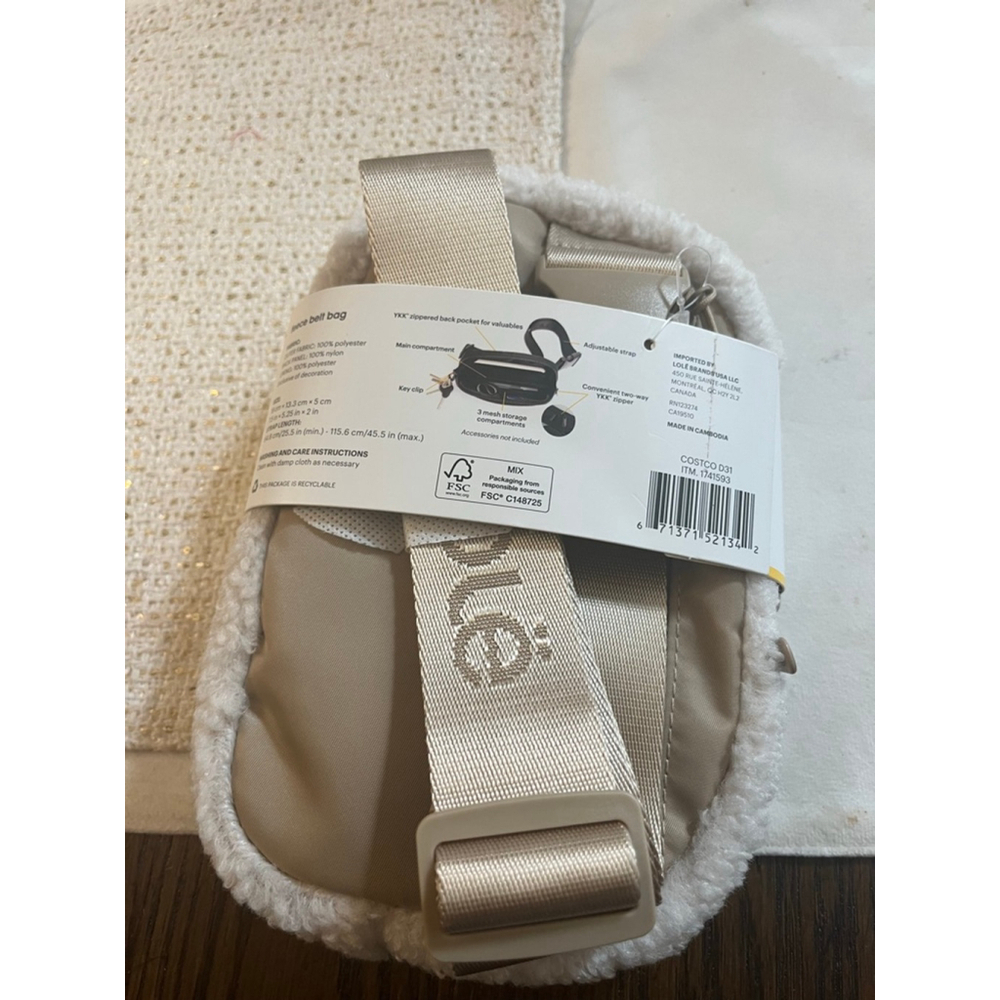 NWT Lole Fleece Belt Bag Unisex Travel Bag Off-White - Picture 2 of 5